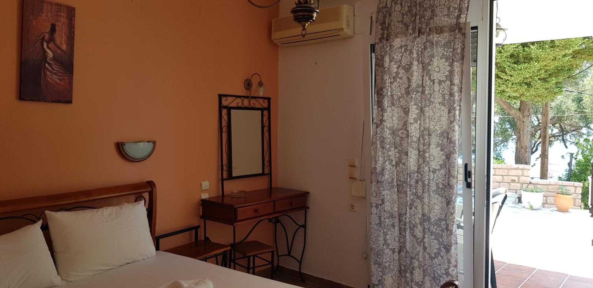Diogenis Parga Studios Camera foto